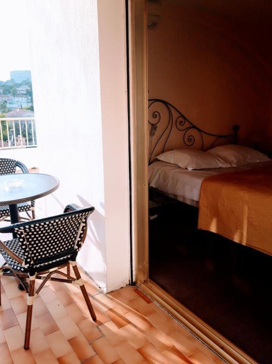 Hôtel Brasilia- Esprit Vintage Cagnes-sur-Mer Exterior foto